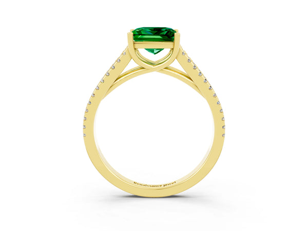Yellow gold Princess Cut Emerald Solitaire Engagement Ring with Split Shank Pavé Band