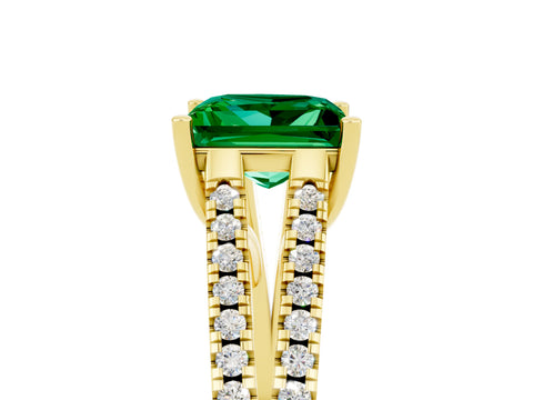 Yellow gold Princess Cut Emerald Solitaire Engagement Ring with Split Shank Pavé Band_5