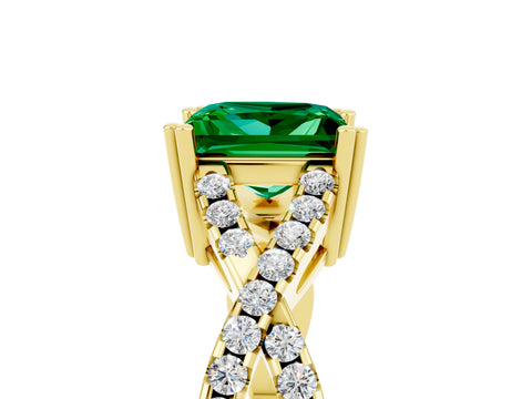 Yellow gold Princess Cut Emerald Solitaire Ring with Four-Prong Setting and Twisted Pavé Band_5