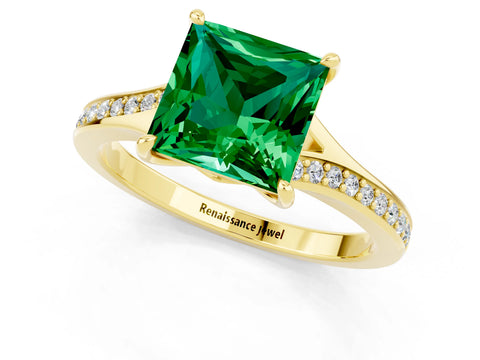 Yellow gold Princess Cut Emerald Solitaire Ring with Pavé Band and Prong Setting_13