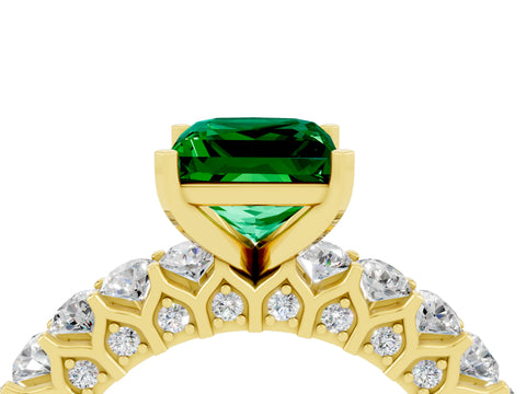 Yellow gold Princess Cut Emerald Solitaire Ring with Shared Prong Pavé Band and Four-Prong Setting_4