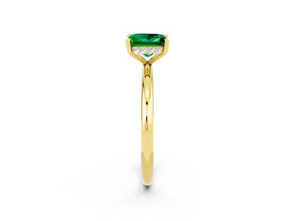 Yellow gold Princess Cut Emerald Solitaire Ring with Thin Band and Four-Prong Setting