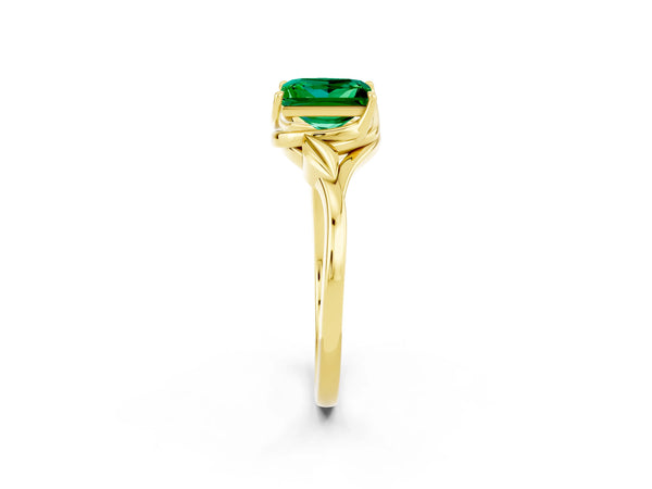 Yellow gold Princess Cut Emerald Solitaire Ring with Twist Band and Four-Prong Setting