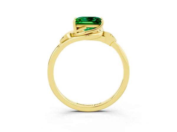 Yellow gold Princess Cut Emerald Solitaire Ring with Twist Band and Four-Prong Setting