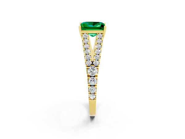 Yellow gold Princess Cut Emerald Split Shank Pavé Engagement Ring with Four-Prong Setting