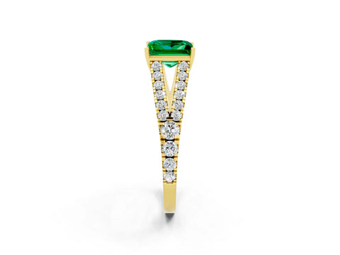 Yellow gold Princess Cut Emerald Split Shank Pavé Engagement Ring with Four-Prong Setting_26