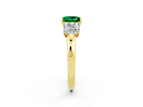 Yellow gold Princess Cut Emerald Three-Stone Ring with Four-Prong Setting and Classic Band_2