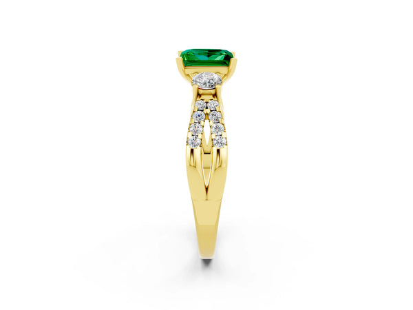 Yellow gold Princess Cut Emerald Three-Stone Ring with Pavé Split Shank and Four-Prong Setting