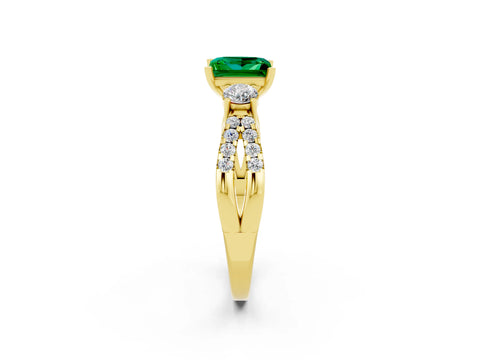 Yellow gold Princess Cut Emerald Three-Stone Ring with Pavé Split Shank and Four-Prong Setting_2