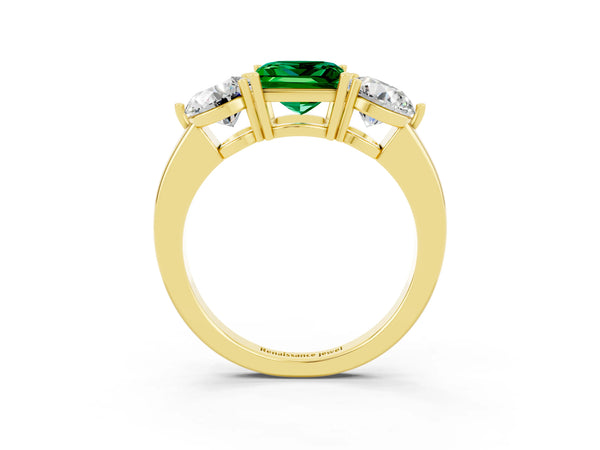 Yellow gold Princess Cut Emerald Three-Stone Ring with Prong Setting and Classic Band