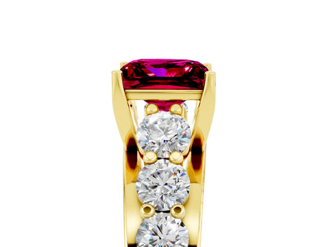 Yellow gold Princess Cut Garnet Engagement Ring with Pavé Band and Four-Prong Setting_5