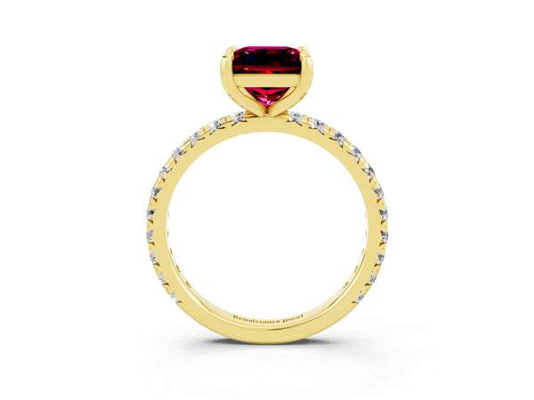 Yellow gold Princess Cut Garnet Pavé Solitaire Ring with Round Band and Prong Setting
