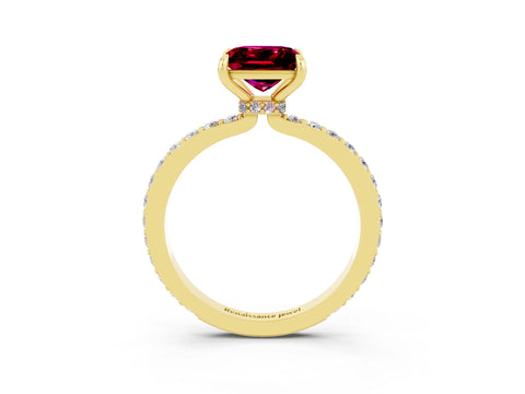 Yellow gold Princess Cut Garnet Ring with Pavé Band and Four-Prong Setting_3