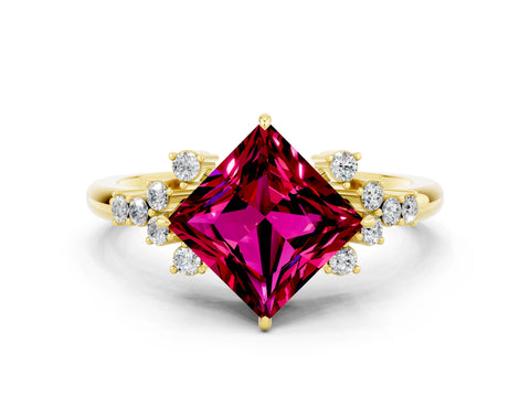 Yellow gold Princess Cut Garnet Ring with Side Stones and Four-Prong Setting_37