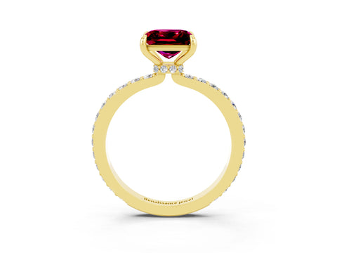 Yellow gold Princess Cut Garnet Solitaire Engagement Ring with Pavé Band and Four-Prong Setting_3