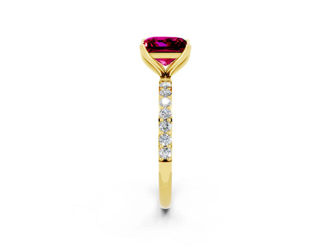 Yellow gold Princess Cut Garnet Solitaire Engagement Ring with Pavé Band and Prong Setting_2
