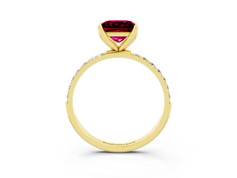 Yellow gold Princess Cut Garnet Solitaire Engagement Ring with Pavé Band and Prong Setting_3