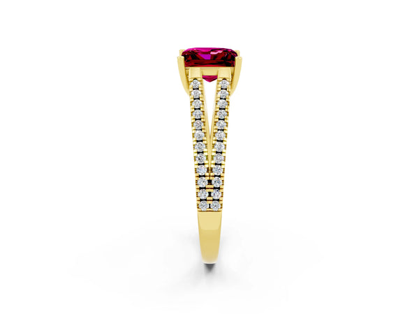 Yellow gold Princess Cut Garnet Solitaire Engagement Ring with Split Shank Pavé Band