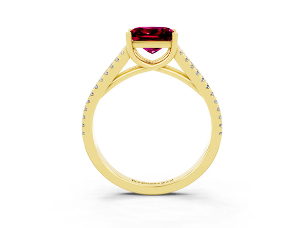 Yellow gold Princess Cut Garnet Solitaire Engagement Ring with Split Shank Pavé Band