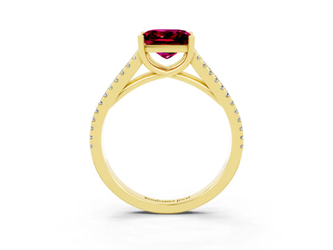 Yellow gold Princess Cut Garnet Solitaire Engagement Ring with Split Shank Pavé Band_3