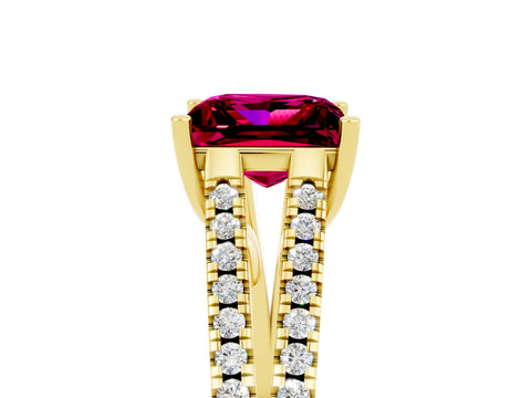 Yellow gold Princess Cut Garnet Solitaire Engagement Ring with Split Shank Pavé Band_5