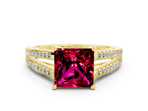 Yellow gold Princess Cut Garnet Solitaire Engagement Ring with Split Shank Pavé Band