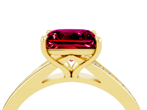 Yellow gold Princess Cut Garnet Solitaire Ring with Pavé Band and Prong Setting_16
