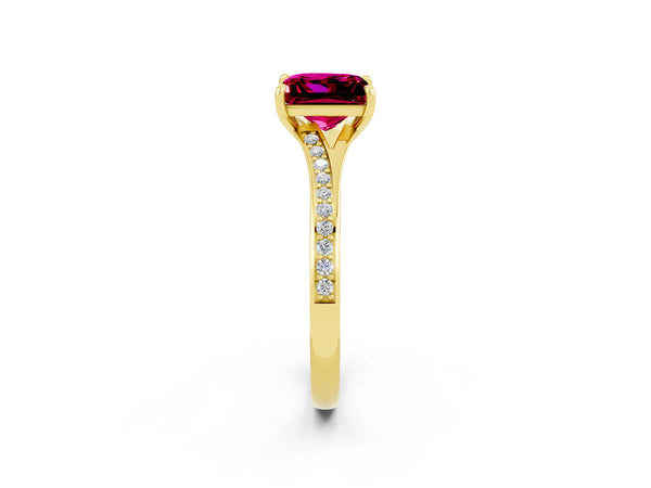 Yellow gold Princess Cut Garnet Solitaire Ring with Pavé Band and Prong Setting