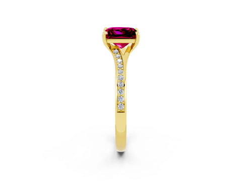 Yellow gold Princess Cut Garnet Solitaire Ring with Pavé Band and Prong Setting_2
