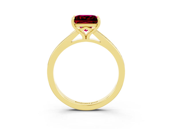 Yellow gold Princess Cut Garnet Solitaire Ring with Pavé Band and Prong Setting