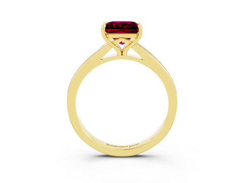 Yellow gold Princess Cut Garnet Solitaire Ring with Pavé Band and Prong Setting_3