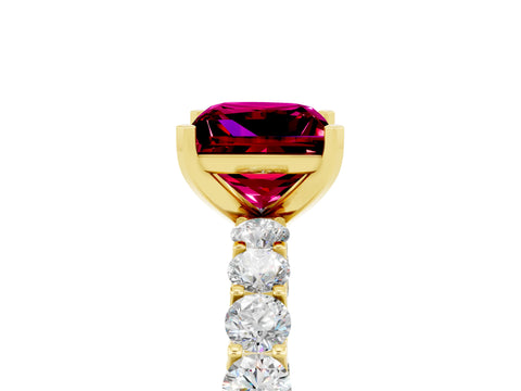 Yellow gold Princess Cut Garnet Solitaire Ring with Shared Prong Pavé Band and Four-Prong Setting_5