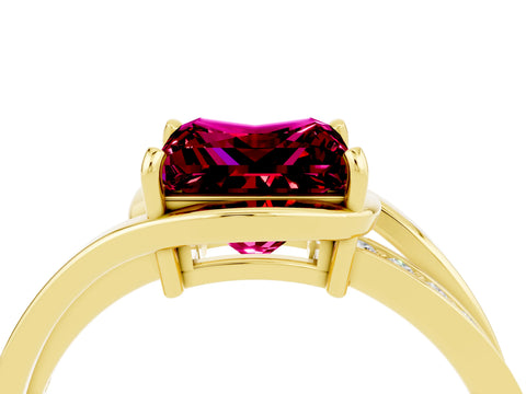Yellow gold Princess Cut Garnet Solitaire Ring with Split Shank and Prong Setting_4