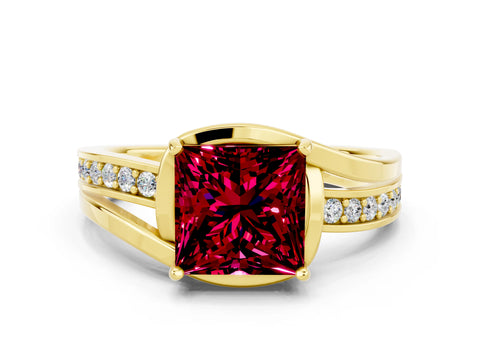 Yellow gold Princess Cut Garnet Solitaire Ring with Split Shank and Prong Setting
