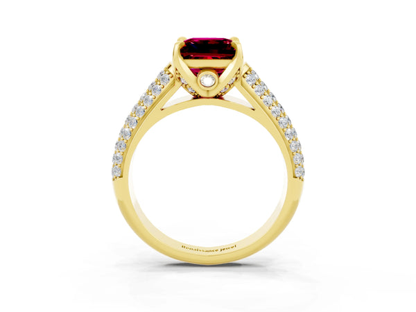 Yellow gold Princess Cut Garnet Solitaire Ring with Three-Row Pavé Band and Four-Prong Setting
