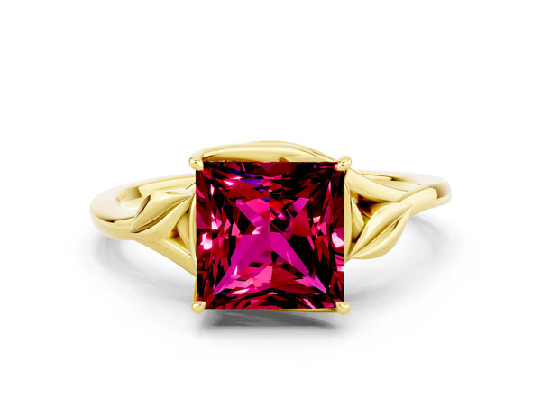 Yellow gold Princess Cut Garnet Solitaire Ring with Twist Band and Four-Prong Setting