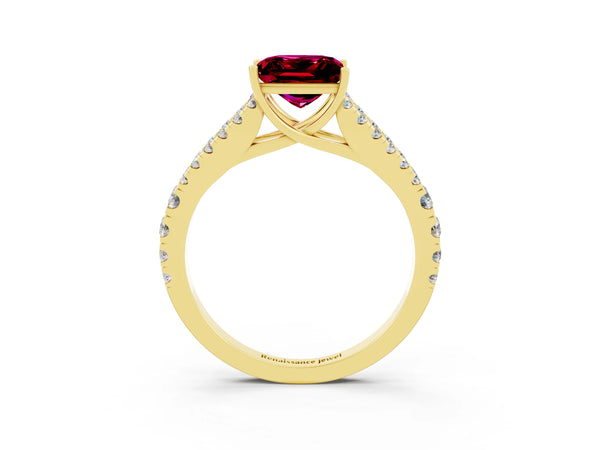Yellow gold Princess Cut Garnet Split Shank Pavé Engagement Ring with Four-Prong Setting