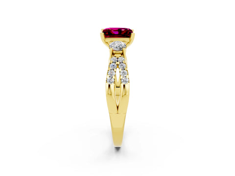 Yellow gold Princess Cut Garnet Three-Stone Ring with Pavé Split Shank and Four-Prong Setting_2
