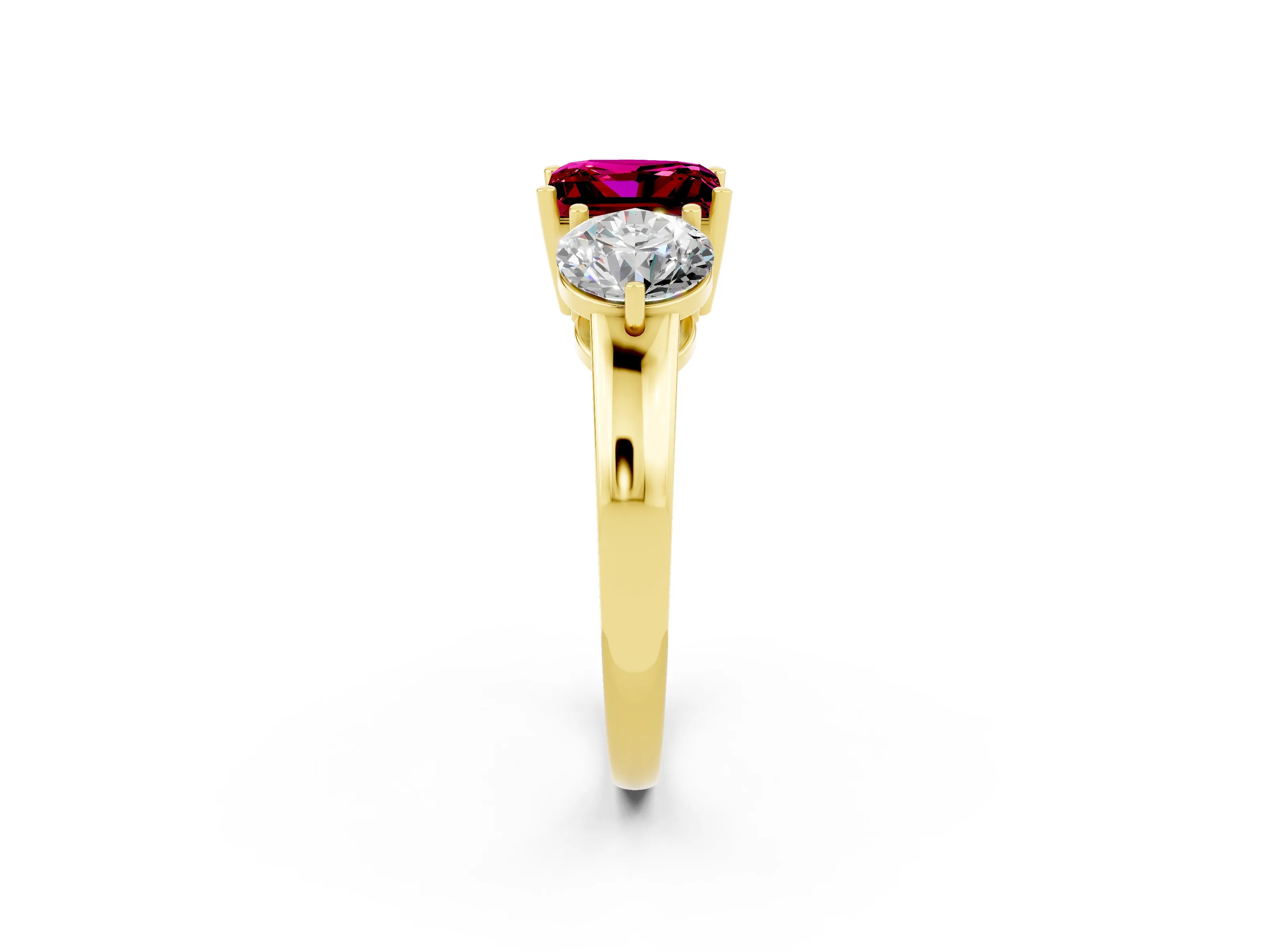 Yellow gold Princess Cut Garnet Three-Stone Ring with Prong Setting and Classic Band_2