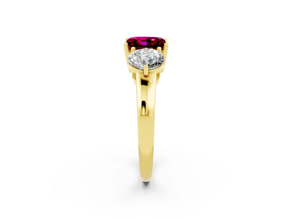 Yellow gold Princess Cut Garnet Three-Stone Ring with Prong Setting and Classic Band