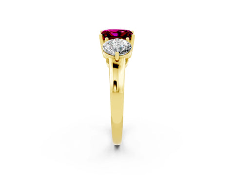 Yellow gold Princess Cut Garnet Three-Stone Ring with Prong Setting and Classic Band_2