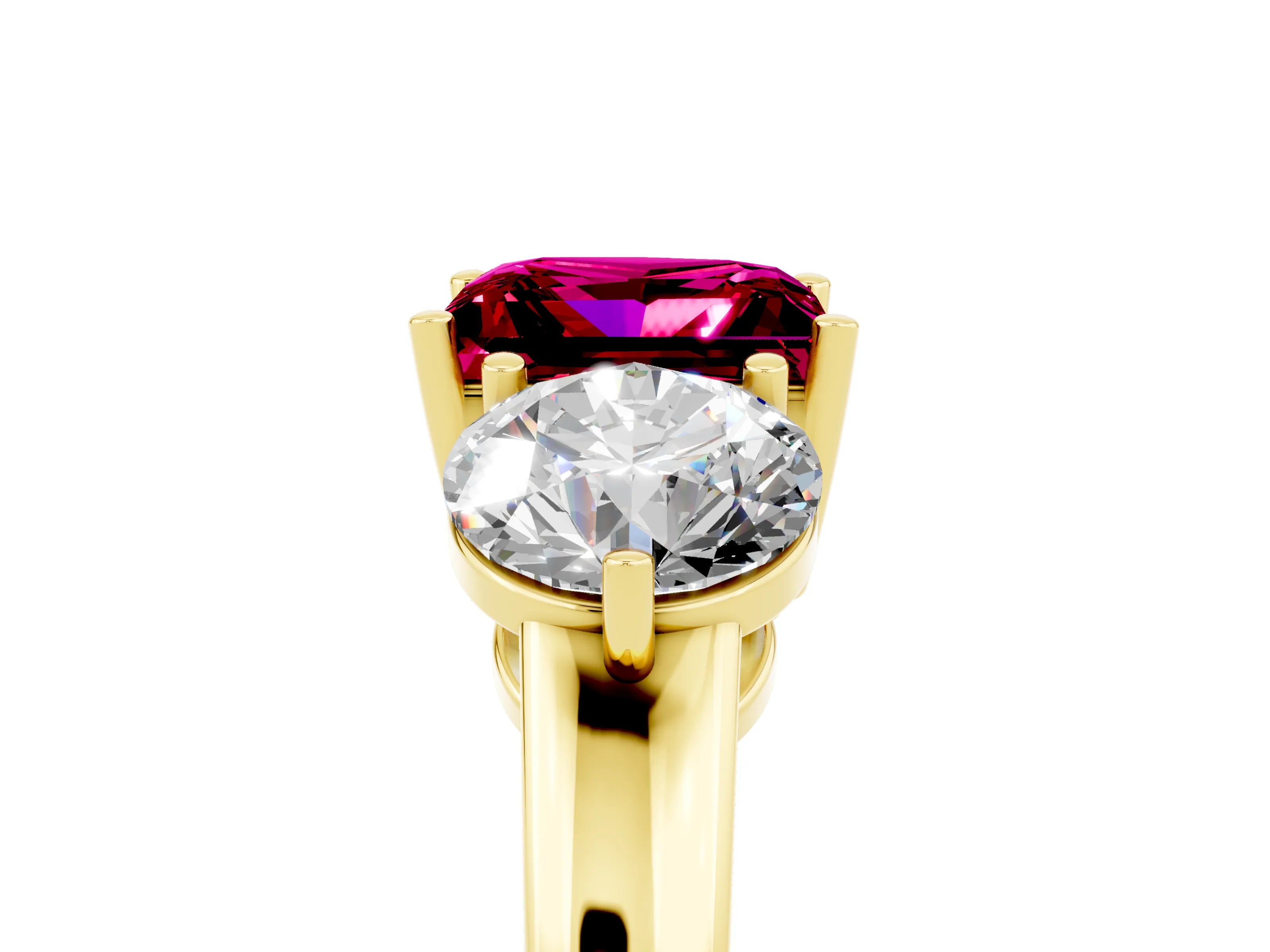 Yellow gold Princess Cut Garnet Three-Stone Ring with Prong Setting and Classic Band_5