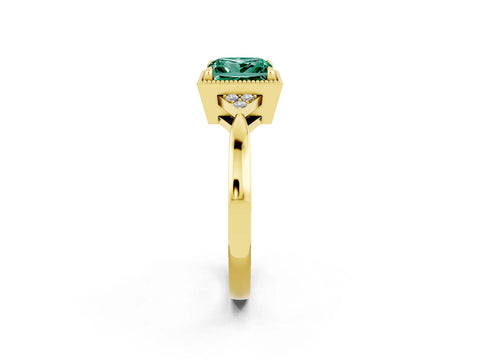 Yellow gold Princess Cut Green Sapphire Halo Ring with Tapered Band and Four-Prong Setting_2