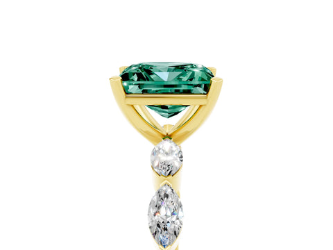 Yellow gold Princess Cut Green Sapphire Ring with Marquise Side Stones and Prong Setting_5