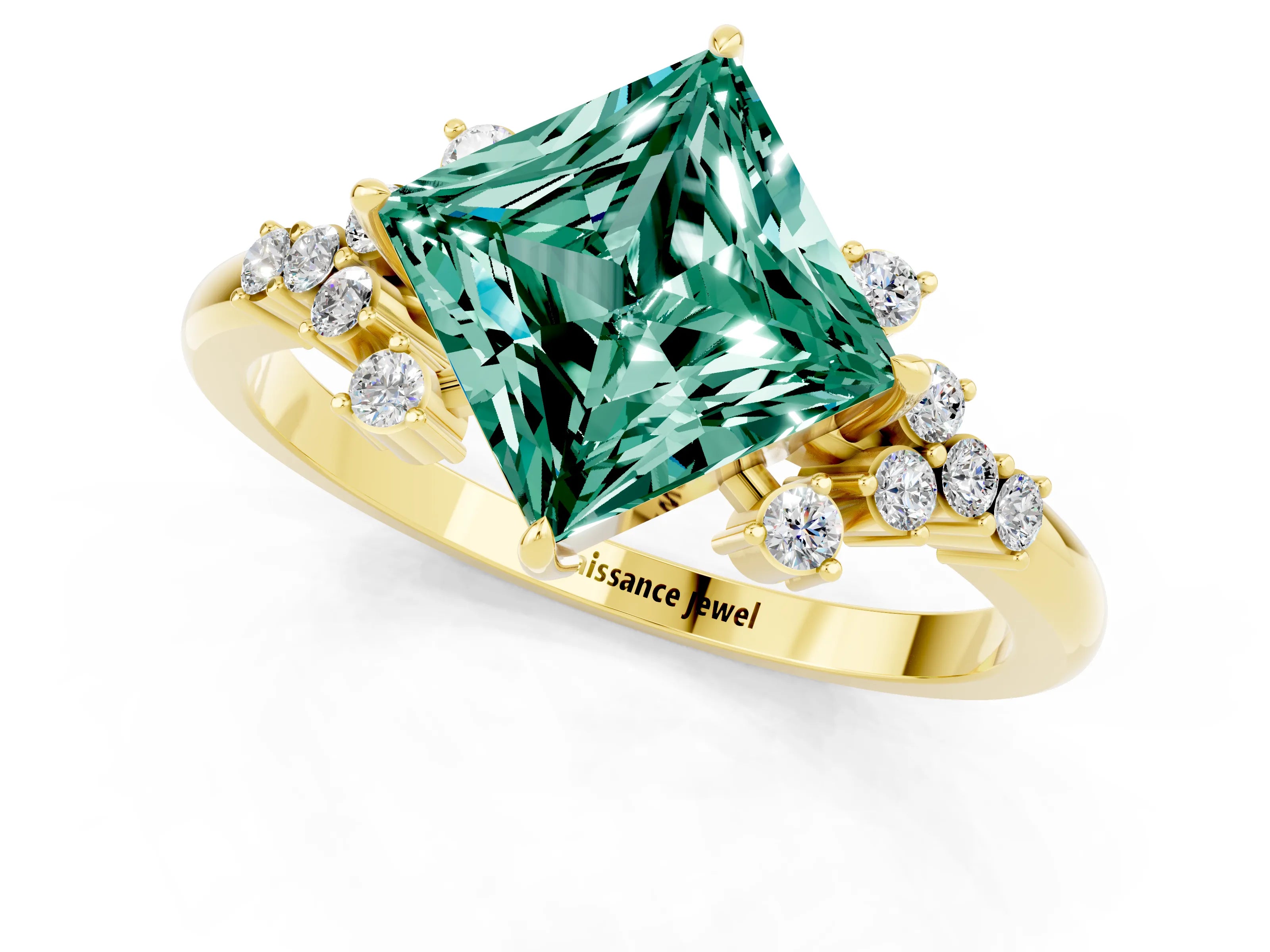 Yellow gold Princess Cut Green Sapphire Ring with Side Stones and Four-Prong Setting_37