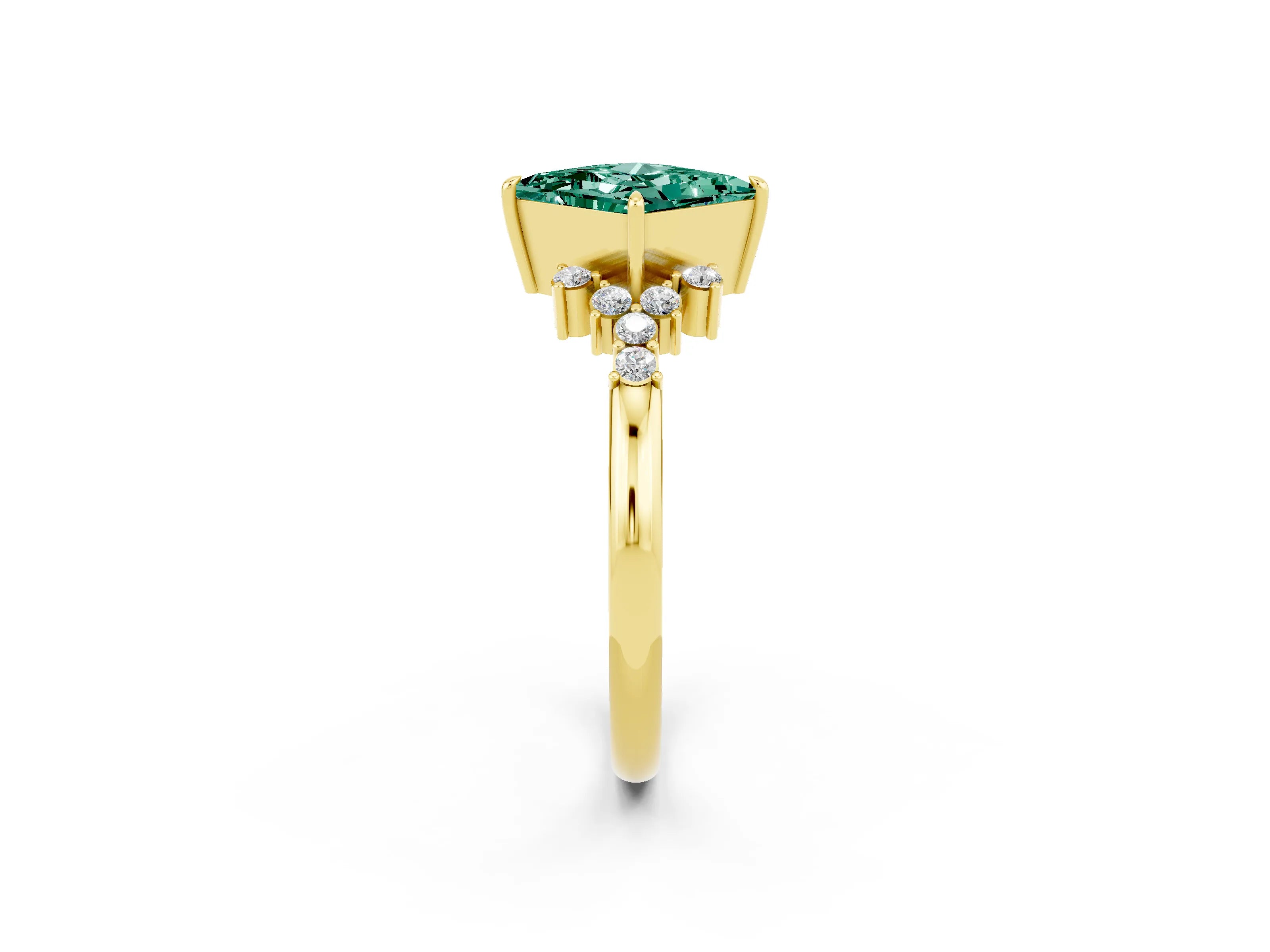 Yellow gold Princess Cut Green Sapphire Ring with Side Stones and Four-Prong Setting_38