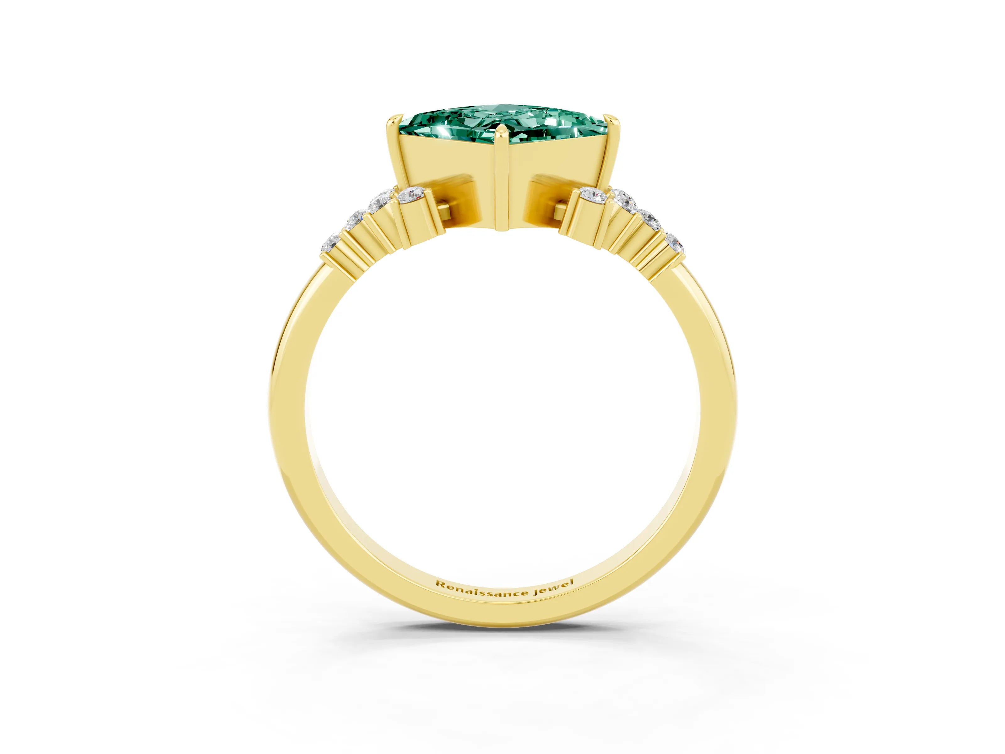 Yellow gold Princess Cut Green Sapphire Ring with Side Stones and Four-Prong Setting_39