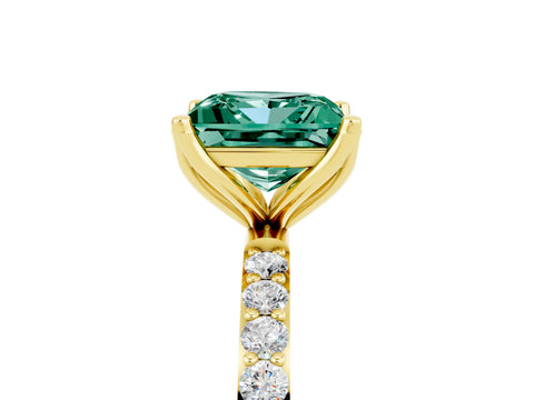 Yellow gold Princess Cut Green Sapphire Solitaire Engagement Ring with Pavé Band and Prong Setting_5