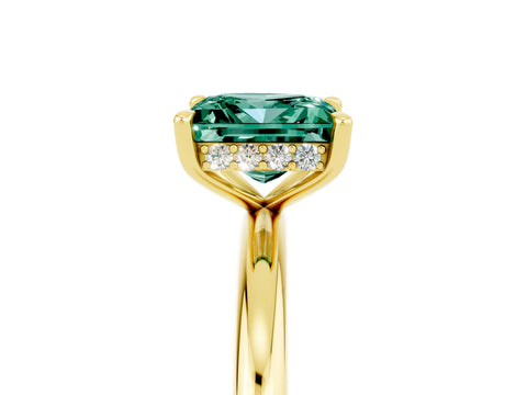 Yellow gold Princess Cut Green Sapphire Solitaire Ring with Thin Band and Four-Prong Setting_5