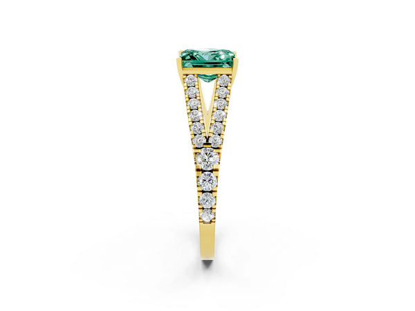 Yellow gold Princess Cut Green Sapphire Split Shank Pavé Engagement Ring with Four-Prong Setting